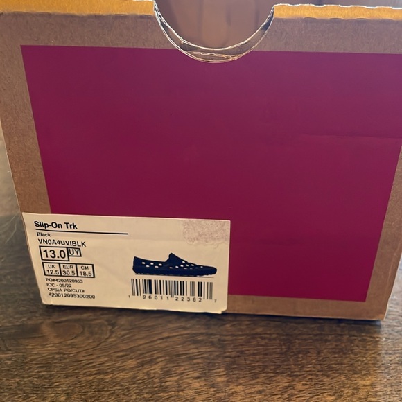Kids new in box, Vans Slip-On TRK - Picture 2 of 4